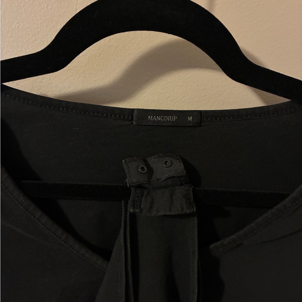 Black MANGDIUP Top